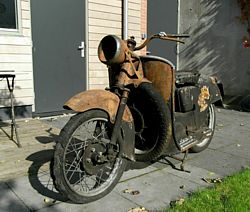 Moto Guzzi Galletto 192 LH front