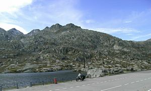 onwerelds landschap op de Gotthardpass