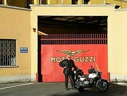 voor de Guzzi poort