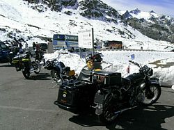 Vincent met zijspan op de Sustenpass